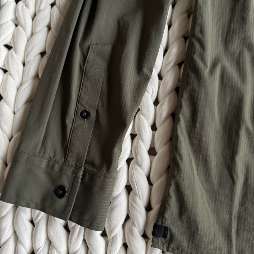 Lululemon The Closer Long Sleeve Fatigue Green - Picture 5 of 9